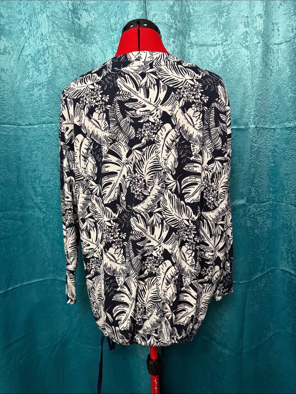 Navy & White Tropical V-Neck Tunic - Picture 3 of 5